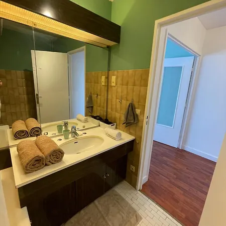 Cosy & Spacious With Eiffel Tower View Puteaux
