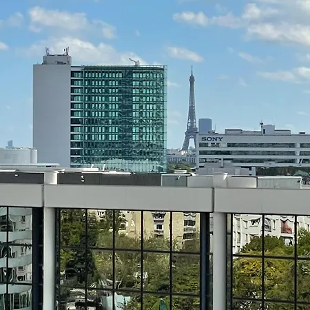 Cosy & Spacious With Eiffel Tower View